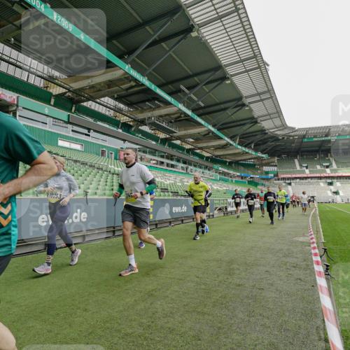05.10.2025 - 20. swb-Marathon Bremen Michael Burmester http://msf.ph/oto/9224254 05.10.2025 10:33:08 Laufen im Stadion 7077, 7165, 9187, 9195, 9197, 9238, 9258, 9260, 9295, 9318, 9359, 9367, 9392, 9402, 9407, 9456, 9461, 9464, 9475, 9492, 9494, 9514, 9539, 9548, 9570, 9574, 9577, 9650, 9654, 9703, 9717, 9754, 9835, 9856, 9900, 9918, 9933, 9935, 9939, 9950, 10007, 10008, 10032, 10034, 10042, 10046, 10097, 10174, 10232, 10233, 10234, 10253, 10256, 10308, 10309, 10323, 10326, 10349, 10387, 10388, 10394, 10402, 10416, 10436, 10475, 10484, 10487, 10533, 10915, 10992 meine-sportfotos.de