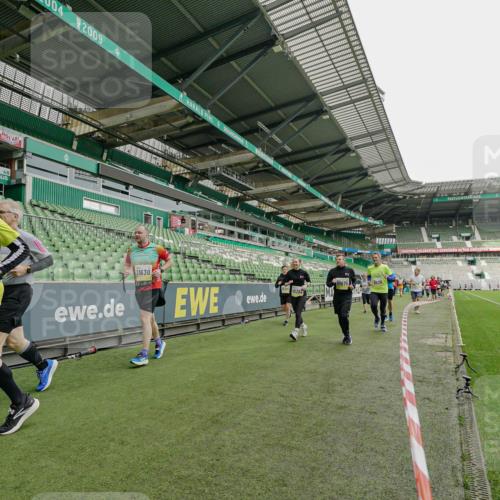 05.10.2025 - 20. swb-Marathon Bremen Michael Burmester http://msf.ph/oto/9224260 05.10.2025 10:33:10 Laufen im Stadion 7077, 7165, 9187, 9195, 9197, 9238, 9258, 9260, 9295, 9318, 9359, 9367, 9392, 9402, 9407, 9424, 9456, 9461, 9464, 9475, 9492, 9494, 9514, 9539, 9541, 9548, 9570, 9574, 9577, 9650, 9654, 9703, 9717, 9754, 9835, 9856, 9900, 9918, 9933, 9935, 9939, 9950, 10007, 10008, 10032, 10034, 10042, 10046, 10097, 10174, 10232, 10233, 10234, 10253, 10256, 10308, 10309, 10323, 10326, 10349, 10387, 10388, 10394, 10402, 10436, 10475, 10484, 10487, 10533, 10915, 10992 meine-sportfotos.de