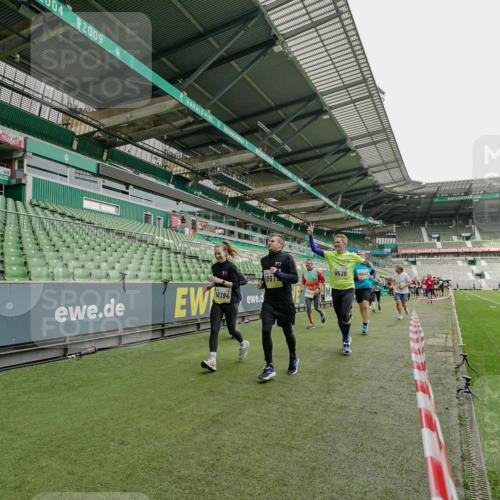 05.10.2025 - 20. swb-Marathon Bremen Michael Burmester http://msf.ph/oto/9224261 05.10.2025 10:33:11 Laufen im Stadion 7077, 7165, 9187, 9195, 9197, 9221, 9258, 9260, 9282, 9295, 9318, 9359, 9367, 9392, 9402, 9407, 9424, 9461, 9464, 9475, 9492, 9494, 9539, 9541, 9548, 9570, 9574, 9577, 9650, 9654, 9703, 9717, 9754, 9835, 9856, 9900, 9918, 9933, 9935, 9939, 9950, 10007, 10008, 10032, 10034, 10042, 10046, 10097, 10174, 10232, 10233, 10234, 10253, 10256, 10308, 10309, 10323, 10326, 10349, 10387, 10388, 10394, 10402, 10436, 10475, 10484, 10487, 10533, 10915, 10992 meine-sportfotos.de