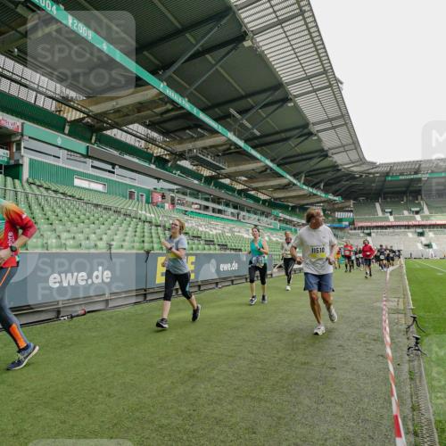 05.10.2025 - 20. swb-Marathon Bremen Michael Burmester http://msf.ph/oto/9224268 05.10.2025 10:33:14 Laufen im Stadion 7077, 7165, 9187, 9195, 9197, 9221, 9258, 9260, 9282, 9295, 9318, 9359, 9367, 9392, 9402, 9407, 9424, 9461, 9464, 9475, 9492, 9494, 9539, 9541, 9548, 9569, 9570, 9574, 9577, 9633, 9650, 9654, 9703, 9717, 9754, 9835, 9855, 9856, 9900, 9918, 9933, 9935, 9939, 9950, 10007, 10008, 10032, 10034, 10042, 10046, 10097, 10174, 10232, 10233, 10234, 10253, 10256, 10308, 10309, 10323, 10326, 10349, 10387, 10394, 10402, 10436, 10475, 10484, 10487, 10533, 10915, 10992, 7165 meine-sportfotos.de