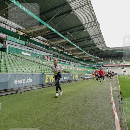 05.10.2025 - 20. swb-Marathon Bremen Michael Burmester http://msf.ph/oto/9224273 05.10.2025 10:33:16 Laufen im Stadion 7077, 9187, 9195, 9197, 9221, 9258, 9260, 9282, 9295, 9318, 9359, 9367, 9392, 9402, 9407, 9424, 9461, 9464, 9475, 9492, 9494, 9539, 9541, 9548, 9569, 9570, 9574, 9577, 9633, 9650, 9654, 9703, 9717, 9754, 9835, 9855, 9856, 9900, 9918, 9933, 9935, 9939, 9950, 10007, 10008, 10032, 10034, 10042, 10046, 10097, 10174, 10232, 10233, 10234, 10253, 10256, 10308, 10309, 10323, 10326, 10349, 10387, 10394, 10402, 10436, 10475, 10484, 10533, 10755, 10915, 10992, 7165 meine-sportfotos.de