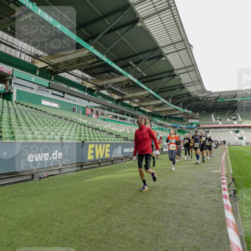 05.10.2025 - 20. swb-Marathon Bremen Michael Burmester http://msf.ph/oto/9224275 05.10.2025 10:33:19 Laufen im Stadion 7077, 9187, 9195, 9197, 9221, 9258, 9260, 9282, 9295, 9318, 9359, 9367, 9392, 9402, 9407, 9424, 9461, 9464, 9475, 9492, 9539, 9541, 9548, 9560, 9569, 9570, 9574, 9577, 9633, 9650, 9654, 9703, 9717, 9754, 9835, 9855, 9856, 9900, 9918, 9933, 9935, 9939, 9950, 10007, 10008, 10032, 10034, 10042, 10097, 10174, 10232, 10233, 10234, 10253, 10256, 10308, 10309, 10323, 10326, 10349, 10387, 10394, 10402, 10436, 10475, 10484, 10533, 10591, 10755, 10915, 10992, 7165 meine-sportfotos.de