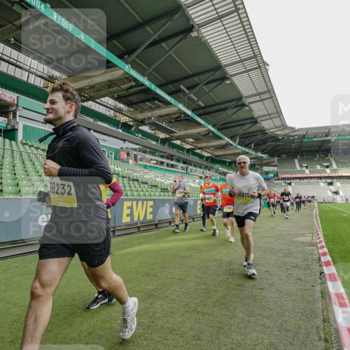 05.10.2025 - 20. swb-Marathon Bremen Michael Burmester http://msf.ph/oto/9224283 05.10.2025 10:33:24 Laufen im Stadion 7077, 9000, 9195, 9197, 9221, 9258, 9260, 9282, 9295, 9318, 9359, 9367, 9392, 9402, 9407, 9424, 9461, 9464, 9492, 9520, 9539, 9541, 9560, 9569, 9570, 9574, 9577, 9633, 9650, 9654, 9703, 9717, 9754, 9811, 9835, 9855, 9856, 9900, 9918, 9933, 9935, 9939, 9950, 10008, 10032, 10034, 10042, 10097, 10174, 10232, 10233, 10234, 10253, 10256, 10308, 10309, 10323, 10326, 10349, 10387, 10394, 10402, 10436, 10475, 10484, 10533, 10591, 10755, 10794, 10915, 10992, 7165 meine-sportfotos.de