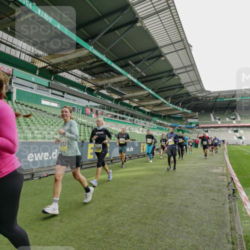 05.10.2025 - 20. swb-Marathon Bremen Michael Burmester http://msf.ph/oto/9224299 05.10.2025 10:33:31 Laufen im Stadion 5172, 7077, 9000, 9195, 9197, 9221, 9258, 9260, 9282, 9295, 9359, 9367, 9392, 9402, 9424, 9461, 9464, 9492, 9520, 9529, 9539, 9541, 9560, 9569, 9570, 9574, 9577, 9633, 9654, 9703, 9717, 9811, 9835, 9855, 9856, 9900, 9918, 9933, 9935, 9950, 10008, 10032, 10034, 10042, 10180, 10232, 10233, 10234, 10253, 10256, 10287, 10302, 10307, 10323, 10387, 10394, 10402, 10475, 10484, 10533, 10546, 10591, 10755, 10758, 10794, 10915, 10992, 7165, 9407 meine-sportfotos.de