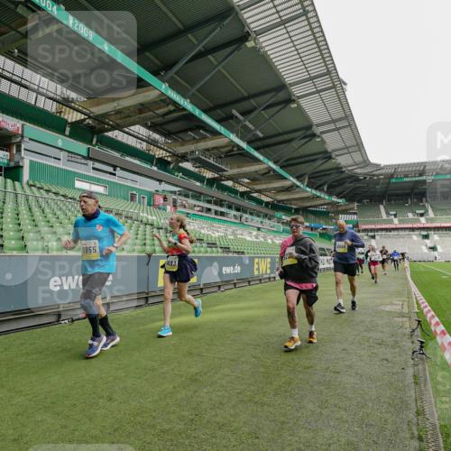 05.10.2025 - 20. swb-Marathon Bremen Michael Burmester http://msf.ph/oto/9224309 05.10.2025 10:33:37 Laufen im Stadion 5172, 7077, 9000, 9221, 9258, 9260, 9282, 9314, 9359, 9367, 9402, 9424, 9492, 9520, 9529, 9539, 9541, 9560, 9569, 9570, 9574, 9577, 9633, 9654, 9703, 9717, 9811, 9835, 9855, 9881, 9882, 9900, 9902, 9933, 9935, 10008, 10015, 10028, 10032, 10042, 10107, 10180, 10231, 10232, 10233, 10234, 10253, 10256, 10287, 10302, 10307, 10323, 10387, 10394, 10402, 10475, 10484, 10533, 10546, 10590, 10591, 10755, 10758, 10794, 10915, 10992, 9195, 9197, 9295, 9392, 9407, 9461, 9492 meine-sportfotos.de