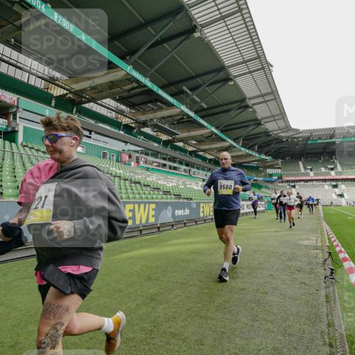 05.10.2025 - 20. swb-Marathon Bremen Michael Burmester http://msf.ph/oto/9224311 05.10.2025 10:33:38 Laufen im Stadion 5172, 7077, 9000, 9221, 9258, 9260, 9282, 9314, 9359, 9367, 9402, 9424, 9520, 9521, 9529, 9539, 9541, 9560, 9569, 9570, 9574, 9577, 9633, 9654, 9703, 9717, 9811, 9835, 9855, 9881, 9882, 9900, 9902, 9935, 10008, 10015, 10028, 10032, 10042, 10107, 10180, 10195, 10231, 10232, 10233, 10234, 10253, 10256, 10287, 10302, 10307, 10323, 10387, 10394, 10466, 10475, 10484, 10533, 10546, 10590, 10591, 10755, 10758, 10794, 10915, 10992, 9195, 9197, 9295, 9392, 9407, 9461, 9492 meine-sportfotos.de