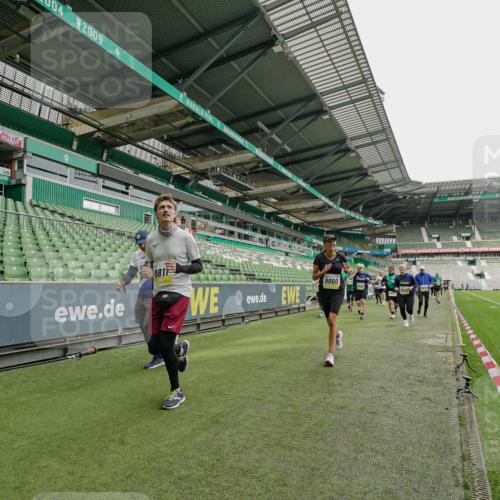 05.10.2025 - 20. swb-Marathon Bremen Michael Burmester http://msf.ph/oto/9224317 05.10.2025 10:33:44 Laufen im Stadion 5172, 7077, 9000, 9221, 9258, 9260, 9266, 9282, 9309, 9314, 9359, 9424, 9489, 9520, 9521, 9529, 9539, 9541, 9560, 9569, 9577, 9633, 9654, 9717, 9811, 9835, 9855, 9881, 9882, 9902, 9935, 10008, 10015, 10028, 10032, 10107, 10180, 10195, 10231, 10232, 10233, 10234, 10253, 10256, 10287, 10302, 10307, 10323, 10387, 10394, 10466, 10484, 10533, 10546, 10590, 10591, 10755, 10758, 10794, 10915, 10992, 9195, 9197, 9295, 9367, 9392, 9402, 9407, 9461, 9492 meine-sportfotos.de