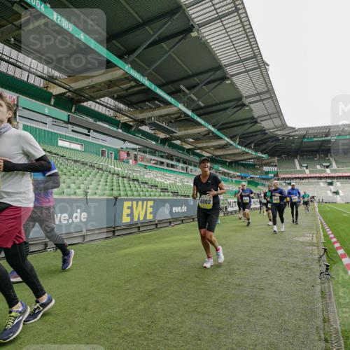 05.10.2025 - 20. swb-Marathon Bremen Michael Burmester http://msf.ph/oto/9224319 05.10.2025 10:33:44 Laufen im Stadion 5172, 7077, 9000, 9221, 9258, 9260, 9266, 9282, 9309, 9314, 9359, 9424, 9489, 9520, 9521, 9529, 9539, 9541, 9560, 9569, 9577, 9633, 9654, 9717, 9811, 9835, 9855, 9881, 9882, 9902, 9935, 10008, 10015, 10028, 10032, 10107, 10180, 10195, 10231, 10232, 10233, 10234, 10253, 10256, 10287, 10302, 10307, 10323, 10387, 10394, 10466, 10484, 10533, 10546, 10590, 10591, 10755, 10758, 10794, 10915, 10992, 9195, 9197, 9295, 9367, 9392, 9402, 9407, 9461, 9492 meine-sportfotos.de