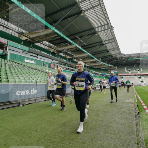 05.10.2025 - 20. swb-Marathon Bremen Michael Burmester http://msf.ph/oto/9224322 05.10.2025 10:33:47 Laufen im Stadion 5172, 7077, 9000, 9221, 9258, 9260, 9266, 9282, 9309, 9314, 9359, 9424, 9489, 9520, 9521, 9529, 9539, 9541, 9560, 9569, 9577, 9633, 9654, 9717, 9811, 9835, 9855, 9881, 9882, 9902, 9935, 10008, 10015, 10028, 10032, 10107, 10116, 10178, 10180, 10195, 10231, 10232, 10233, 10256, 10287, 10302, 10307, 10323, 10387, 10394, 10466, 10484, 10533, 10546, 10590, 10591, 10755, 10758, 10794, 10915, 10992, 9195, 9197, 9260, 9295, 9367, 9392, 9402, 9407, 9461, 9492 meine-sportfotos.de