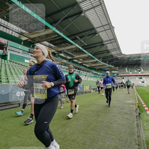 05.10.2025 - 20. swb-Marathon Bremen Michael Burmester http://msf.ph/oto/9224324 05.10.2025 10:33:47 Laufen im Stadion 5172, 7077, 9000, 9221, 9258, 9260, 9266, 9282, 9309, 9314, 9359, 9424, 9489, 9520, 9521, 9529, 9539, 9541, 9560, 9569, 9577, 9633, 9654, 9717, 9811, 9835, 9855, 9881, 9882, 9902, 9935, 10008, 10015, 10028, 10032, 10107, 10116, 10178, 10180, 10195, 10231, 10232, 10233, 10256, 10287, 10302, 10307, 10323, 10387, 10394, 10466, 10484, 10533, 10546, 10590, 10591, 10755, 10758, 10794, 10915, 10992, 9195, 9197, 9260, 9295, 9367, 9392, 9402, 9407, 9461, 9492 meine-sportfotos.de