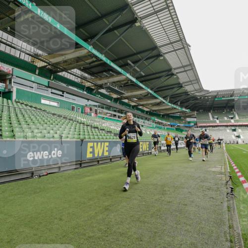 05.10.2025 - 20. swb-Marathon Bremen Michael Burmester http://msf.ph/oto/9224334 05.10.2025 10:33:55 Laufen im Stadion 5172, 7077, 9000, 9221, 9258, 9266, 9282, 9309, 9314, 9359, 9424, 9489, 9520, 9521, 9529, 9541, 9560, 9569, 9577, 9633, 9654, 9717, 9811, 9855, 9881, 9882, 9902, 9935, 10003, 10005, 10015, 10024, 10028, 10032, 10069, 10107, 10116, 10178, 10180, 10195, 10231, 10232, 10233, 10256, 10287, 10302, 10307, 10323, 10466, 10484, 10533, 10546, 10590, 10591, 10641, 10755, 10758, 10794, 10915, 10992, 9195, 9197, 9260, 9367, 9402, 9492 meine-sportfotos.de