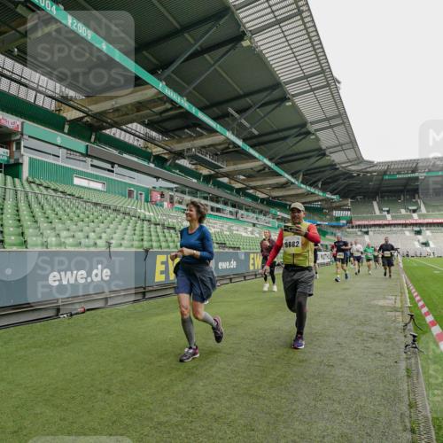 05.10.2025 - 20. swb-Marathon Bremen Michael Burmester http://msf.ph/oto/9224347 05.10.2025 10:34:02 Laufen im Stadion 5172, 7077, 7101, 9000, 9221, 9266, 9282, 9309, 9314, 9359, 9424, 9472, 9489, 9520, 9521, 9529, 9541, 9560, 9569, 9591, 9633, 9714, 9717, 9811, 9820, 9855, 9881, 9882, 9902, 9935, 9947, 10003, 10005, 10009, 10015, 10024, 10028, 10032, 10069, 10107, 10116, 10178, 10180, 10195, 10196, 10231, 10256, 10287, 10302, 10307, 10398, 10408, 10424, 10466, 10484, 10546, 10590, 10591, 10641, 10755, 10758, 10794, 10915, 10992, 7077, 9258, 9260, 10233 meine-sportfotos.de