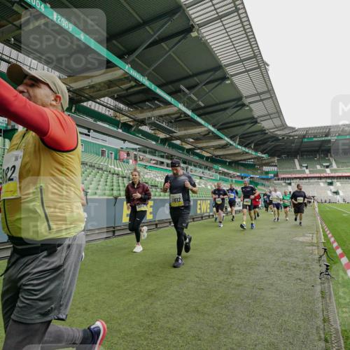 05.10.2025 - 20. swb-Marathon Bremen Michael Burmester http://msf.ph/oto/9224350 05.10.2025 10:34:03 Laufen im Stadion 5172, 7101, 9000, 9221, 9266, 9282, 9309, 9314, 9359, 9424, 9472, 9489, 9520, 9521, 9529, 9541, 9560, 9569, 9591, 9633, 9714, 9717, 9811, 9820, 9855, 9881, 9882, 9902, 9935, 9943, 9947, 10003, 10005, 10009, 10015, 10024, 10028, 10032, 10069, 10107, 10116, 10178, 10180, 10195, 10196, 10231, 10256, 10287, 10302, 10307, 10398, 10408, 10424, 10466, 10484, 10546, 10590, 10591, 10641, 10755, 10758, 10794, 10915, 10992, 7077, 9258, 9260, 10233 meine-sportfotos.de