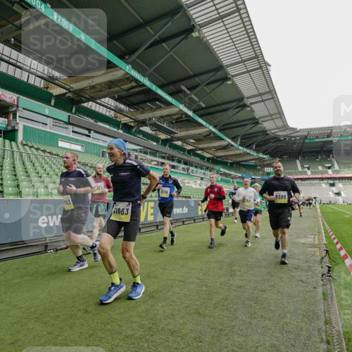 05.10.2025 - 20. swb-Marathon Bremen Michael Burmester http://msf.ph/oto/9224354 05.10.2025 10:34:06 Laufen im Stadion 5172, 7101, 7215, 9000, 9221, 9266, 9282, 9309, 9314, 9372, 9424, 9472, 9489, 9520, 9521, 9529, 9541, 9547, 9560, 9569, 9585, 9591, 9633, 9714, 9717, 9811, 9820, 9855, 9881, 9882, 9902, 9935, 9943, 9947, 10003, 10005, 10009, 10015, 10024, 10028, 10032, 10069, 10107, 10116, 10178, 10180, 10191, 10195, 10196, 10231, 10261, 10285, 10287, 10302, 10307, 10398, 10408, 10424, 10466, 10546, 10590, 10591, 10641, 10755, 10758, 10794, 10992, 7077, 9258, 9260, 10233 meine-sportfotos.de