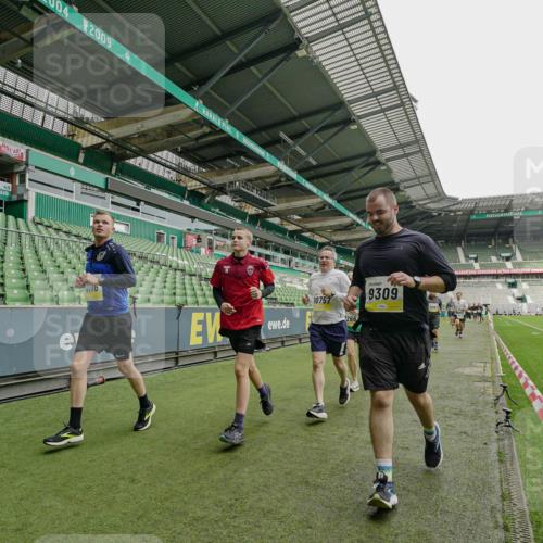 05.10.2025 - 20. swb-Marathon Bremen Michael Burmester http://msf.ph/oto/9224357 05.10.2025 10:34:07 Laufen im Stadion 5172, 7101, 7215, 9000, 9221, 9266, 9282, 9309, 9314, 9372, 9424, 9472, 9489, 9520, 9521, 9529, 9541, 9547, 9560, 9569, 9585, 9591, 9633, 9714, 9811, 9820, 9855, 9872, 9881, 9882, 9902, 9935, 9943, 9947, 10003, 10005, 10009, 10015, 10024, 10028, 10032, 10069, 10107, 10116, 10178, 10180, 10191, 10195, 10196, 10231, 10261, 10285, 10287, 10302, 10307, 10398, 10408, 10424, 10466, 10546, 10590, 10591, 10641, 10755, 10758, 10794, 10992, 7077, 9258, 9260, 10233 meine-sportfotos.de