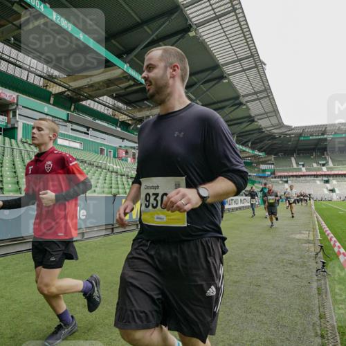 05.10.2025 - 20. swb-Marathon Bremen Michael Burmester http://msf.ph/oto/9224359 05.10.2025 10:34:08 Laufen im Stadion 5172, 7101, 7215, 9000, 9221, 9266, 9282, 9309, 9314, 9372, 9424, 9472, 9489, 9520, 9521, 9529, 9541, 9547, 9560, 9569, 9585, 9591, 9633, 9714, 9811, 9820, 9855, 9872, 9881, 9882, 9902, 9943, 9947, 10003, 10005, 10009, 10015, 10024, 10028, 10032, 10069, 10107, 10111, 10116, 10178, 10180, 10191, 10195, 10196, 10231, 10261, 10285, 10287, 10302, 10307, 10398, 10408, 10424, 10466, 10546, 10590, 10591, 10641, 10648, 10755, 10758, 10794, 7077, 9258, 10233 meine-sportfotos.de