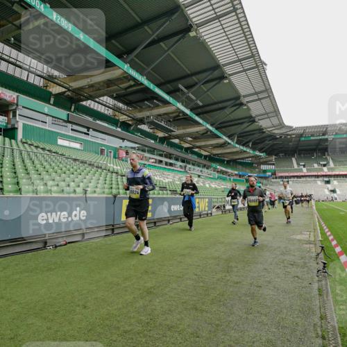 05.10.2025 - 20. swb-Marathon Bremen Michael Burmester http://msf.ph/oto/9224361 05.10.2025 10:34:09 Laufen im Stadion 5172, 7101, 7215, 9000, 9221, 9266, 9282, 9309, 9314, 9372, 9424, 9472, 9489, 9520, 9521, 9529, 9541, 9547, 9560, 9569, 9585, 9591, 9633, 9714, 9783, 9811, 9820, 9855, 9872, 9881, 9882, 9902, 9943, 9947, 10003, 10005, 10009, 10015, 10024, 10028, 10069, 10107, 10111, 10116, 10178, 10180, 10191, 10195, 10196, 10231, 10261, 10285, 10287, 10302, 10307, 10398, 10408, 10424, 10466, 10546, 10590, 10591, 10641, 10648, 10755, 10758, 10794, 7077, 9258, 10233 meine-sportfotos.de