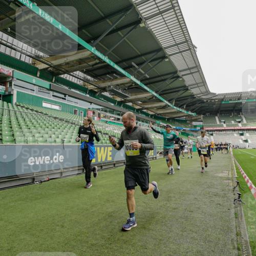 05.10.2025 - 20. swb-Marathon Bremen Michael Burmester http://msf.ph/oto/9224364 05.10.2025 10:34:11 Laufen im Stadion 5172, 7101, 7215, 9000, 9221, 9266, 9282, 9309, 9314, 9372, 9472, 9489, 9520, 9521, 9529, 9547, 9560, 9569, 9585, 9591, 9633, 9714, 9783, 9811, 9820, 9855, 9872, 9881, 9882, 9902, 9932, 9943, 9947, 10003, 10005, 10009, 10015, 10024, 10028, 10069, 10107, 10111, 10116, 10178, 10180, 10191, 10195, 10196, 10231, 10261, 10285, 10287, 10302, 10307, 10398, 10408, 10424, 10466, 10546, 10590, 10591, 10641, 10648, 10755, 10758, 10794, 7077, 9258, 10233 meine-sportfotos.de