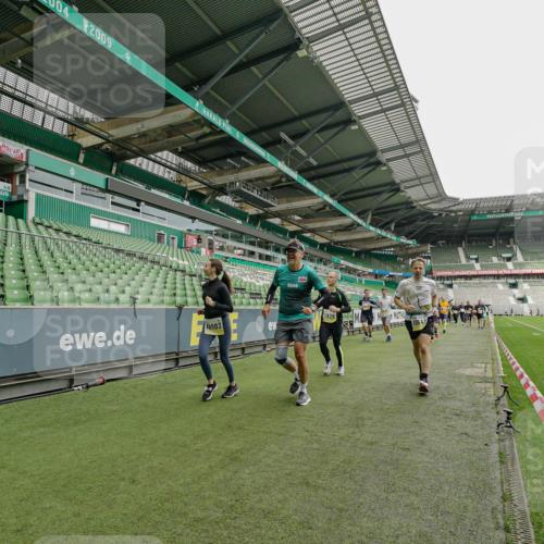 05.10.2025 - 20. swb-Marathon Bremen Michael Burmester http://msf.ph/oto/9224365 05.10.2025 10:34:12 Laufen im Stadion 5172, 7101, 7215, 9000, 9266, 9309, 9314, 9372, 9472, 9489, 9520, 9521, 9529, 9547, 9560, 9569, 9585, 9591, 9633, 9714, 9719, 9783, 9811, 9820, 9844, 9855, 9872, 9881, 9882, 9902, 9932, 9943, 9947, 10003, 10005, 10009, 10015, 10024, 10028, 10069, 10107, 10111, 10116, 10178, 10180, 10191, 10195, 10196, 10231, 10261, 10285, 10287, 10302, 10307, 10398, 10408, 10424, 10466, 10546, 10590, 10591, 10641, 10648, 10755, 10758, 10794, 7077, 9258, 10233 meine-sportfotos.de