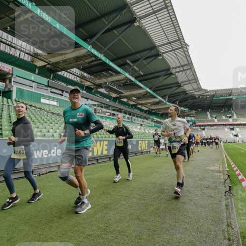 05.10.2025 - 20. swb-Marathon Bremen Michael Burmester http://msf.ph/oto/9224367 05.10.2025 10:34:12 Laufen im Stadion 5172, 7101, 7215, 9000, 9266, 9309, 9314, 9372, 9472, 9489, 9520, 9521, 9529, 9547, 9560, 9569, 9585, 9591, 9633, 9714, 9719, 9783, 9811, 9820, 9844, 9855, 9872, 9881, 9882, 9902, 9932, 9943, 9947, 10003, 10005, 10009, 10015, 10024, 10028, 10069, 10107, 10111, 10116, 10178, 10180, 10191, 10195, 10196, 10231, 10261, 10285, 10287, 10302, 10307, 10398, 10408, 10424, 10466, 10546, 10590, 10591, 10641, 10648, 10755, 10758, 10794, 7077, 9258, 10233 meine-sportfotos.de