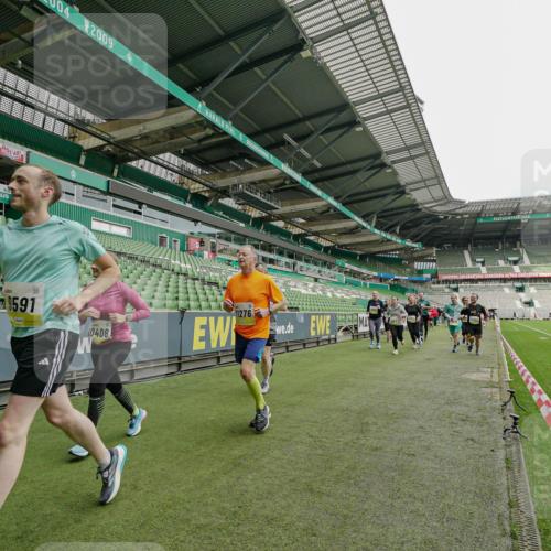 05.10.2025 - 20. swb-Marathon Bremen Michael Burmester http://msf.ph/oto/9224377 05.10.2025 10:34:18 Laufen im Stadion 5172, 7101, 7147, 7215, 9000, 9266, 9292, 9309, 9314, 9372, 9472, 9489, 9520, 9521, 9529, 9547, 9585, 9591, 9714, 9719, 9783, 9811, 9820, 9844, 9872, 9881, 9882, 9902, 9932, 9943, 9947, 10003, 10005, 10009, 10015, 10024, 10028, 10069, 10088, 10107, 10111, 10116, 10178, 10180, 10191, 10195, 10196, 10200, 10231, 10261, 10285, 10287, 10302, 10307, 10329, 10397, 10398, 10408, 10424, 10466, 10527, 10546, 10590, 10641, 10648, 10758, 10794, 7077, 9258, 10233 meine-sportfotos.de