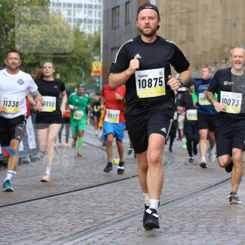 05.10.2025 - 20. swb-Marathon Bremen Strokosch-Dieckow http://msf.ph/oto/9224389 05.10.2025 10:47:37 Ziel 9339, 9377, 9924, 10062, 10073, 10676, 10850, 10875, 10947, 11244, 11330, 11409, 11708 meine-sportfotos.de