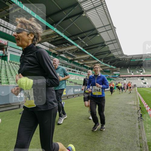 05.10.2025 - 20. swb-Marathon Bremen Michael Burmester http://msf.ph/oto/9224392 05.10.2025 10:34:24 Laufen im Stadion 5172, 7101, 7147, 7215, 9266, 9292, 9309, 9314, 9372, 9430, 9472, 9489, 9521, 9529, 9547, 9585, 9591, 9669, 9714, 9719, 9720, 9783, 9797, 9820, 9844, 9872, 9881, 9882, 9902, 9932, 9943, 9947, 10003, 10005, 10009, 10015, 10024, 10028, 10069, 10088, 10107, 10111, 10116, 10178, 10180, 10191, 10195, 10196, 10200, 10231, 10261, 10285, 10287, 10302, 10307, 10329, 10341, 10397, 10398, 10408, 10424, 10466, 10527, 10546, 10590, 10641, 10645, 10648, 10758 meine-sportfotos.de