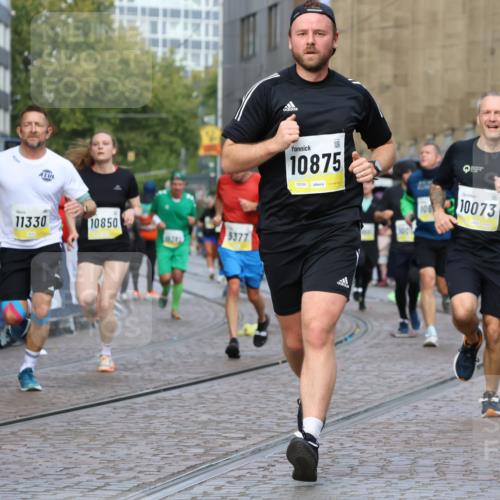 05.10.2025 - 20. swb-Marathon Bremen Strokosch-Dieckow http://msf.ph/oto/9224393 05.10.2025 10:47:37 Ziel 9339, 9377, 9924, 10062, 10073, 10676, 10850, 10875, 10947, 11244, 11330, 11409, 11708 meine-sportfotos.de