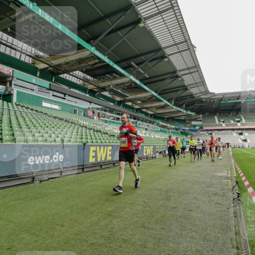 05.10.2025 - 20. swb-Marathon Bremen Michael Burmester http://msf.ph/oto/9224394 05.10.2025 10:34:26 Laufen im Stadion 5172, 7101, 7147, 7215, 9266, 9292, 9309, 9314, 9372, 9430, 9472, 9489, 9521, 9529, 9547, 9585, 9591, 9669, 9714, 9719, 9720, 9766, 9783, 9797, 9820, 9844, 9847, 9872, 9881, 9882, 9902, 9932, 9943, 9947, 9952, 10003, 10005, 10009, 10015, 10024, 10028, 10069, 10080, 10088, 10107, 10111, 10116, 10178, 10191, 10195, 10196, 10200, 10231, 10261, 10285, 10287, 10302, 10307, 10329, 10341, 10397, 10398, 10408, 10424, 10466, 10527, 10590, 10641, 10645, 10648, 10758 meine-sportfotos.de