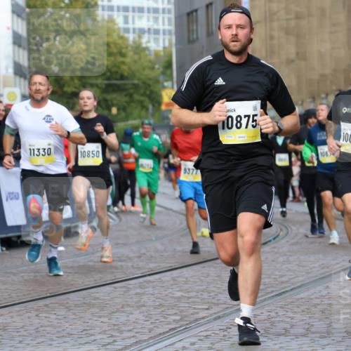 05.10.2025 - 20. swb-Marathon Bremen Strokosch-Dieckow http://msf.ph/oto/9224397 05.10.2025 10:47:37 Ziel 9339, 9377, 9924, 10062, 10073, 10676, 10850, 10875, 10947, 11244, 11330, 11409, 11708 meine-sportfotos.de