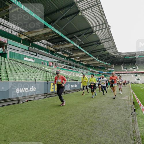 05.10.2025 - 20. swb-Marathon Bremen Michael Burmester http://msf.ph/oto/9224398 05.10.2025 10:34:28 Laufen im Stadion 5172, 7101, 7147, 7215, 9266, 9292, 9309, 9314, 9372, 9430, 9472, 9489, 9521, 9529, 9547, 9585, 9591, 9669, 9714, 9719, 9720, 9766, 9783, 9797, 9820, 9844, 9847, 9872, 9881, 9882, 9902, 9932, 9943, 9947, 9952, 9981, 10003, 10005, 10009, 10015, 10024, 10028, 10069, 10080, 10088, 10107, 10111, 10116, 10178, 10191, 10195, 10196, 10200, 10231, 10260, 10261, 10285, 10287, 10302, 10329, 10341, 10397, 10398, 10408, 10424, 10466, 10527, 10590, 10641, 10645, 10648, 10653 meine-sportfotos.de