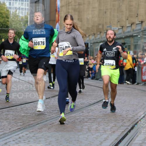 05.10.2025 - 20. swb-Marathon Bremen Strokosch-Dieckow http://msf.ph/oto/9224400 05.10.2025 10:47:41 Ziel 9377, 10062, 10073, 10382, 10601, 10676, 10947, 11244, 11330, 11409, 11708 meine-sportfotos.de