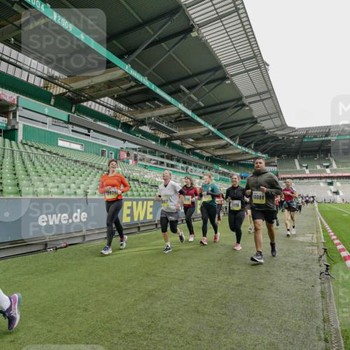 05.10.2025 - 20. swb-Marathon Bremen Michael Burmester http://msf.ph/oto/9224420 05.10.2025 10:34:37 Laufen im Stadion 7101, 7147, 7215, 9183, 9188, 9219, 9266, 9292, 9309, 9372, 9430, 9472, 9489, 9521, 9540, 9547, 9585, 9591, 9669, 9672, 9714, 9719, 9720, 9766, 9783, 9797, 9820, 9844, 9847, 9872, 9925, 9932, 9943, 9947, 9952, 9981, 10003, 10005, 10009, 10024, 10069, 10080, 10088, 10107, 10111, 10116, 10178, 10191, 10195, 10196, 10200, 10260, 10261, 10263, 10285, 10329, 10341, 10397, 10398, 10408, 10424, 10466, 10527, 10641, 10645, 10648, 10653, 10950, 9529 meine-sportfotos.de