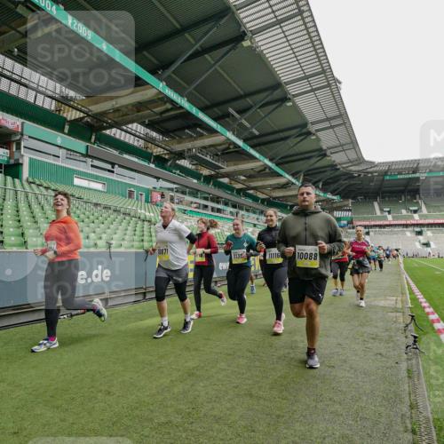 05.10.2025 - 20. swb-Marathon Bremen Michael Burmester http://msf.ph/oto/9224422 05.10.2025 10:34:37 Laufen im Stadion 7101, 7147, 7215, 9183, 9188, 9219, 9266, 9292, 9309, 9372, 9430, 9472, 9489, 9521, 9540, 9547, 9585, 9591, 9669, 9672, 9714, 9719, 9720, 9766, 9783, 9797, 9820, 9844, 9847, 9872, 9925, 9932, 9943, 9947, 9952, 9981, 10003, 10005, 10009, 10024, 10069, 10080, 10088, 10107, 10111, 10116, 10178, 10191, 10195, 10196, 10200, 10260, 10261, 10263, 10285, 10329, 10341, 10397, 10398, 10408, 10424, 10466, 10527, 10641, 10645, 10648, 10653, 10950, 9529 meine-sportfotos.de