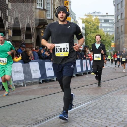 05.10.2025 - 20. swb-Marathon Bremen Strokosch-Dieckow http://msf.ph/oto/9224434 05.10.2025 10:47:46 Ziel 9929, 10062, 10382, 10601, 10929, 11244 meine-sportfotos.de