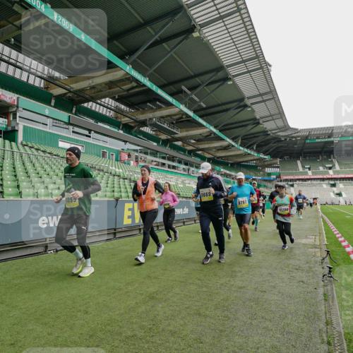 05.10.2025 - 20. swb-Marathon Bremen Michael Burmester http://msf.ph/oto/9224440 05.10.2025 10:34:45 Laufen im Stadion 7101, 7147, 7215, 9183, 9188, 9201, 9219, 9292, 9372, 9430, 9472, 9540, 9547, 9585, 9591, 9622, 9669, 9672, 9714, 9719, 9720, 9722, 9766, 9783, 9797, 9820, 9844, 9847, 9872, 9925, 9932, 9943, 9947, 9952, 9981, 10003, 10005, 10009, 10024, 10069, 10080, 10088, 10111, 10116, 10169, 10178, 10191, 10196, 10200, 10260, 10261, 10263, 10281, 10285, 10329, 10341, 10397, 10398, 10408, 10424, 10527, 10641, 10644, 10645, 10648, 10653, 10694, 10834, 10845, 10950, 10988, 9529 meine-sportfotos.de