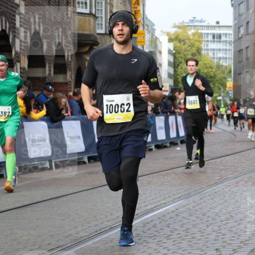 05.10.2025 - 20. swb-Marathon Bremen Strokosch-Dieckow http://msf.ph/oto/9224441 05.10.2025 10:47:46 Ziel 9929, 10062, 10382, 10601, 10929, 11244 meine-sportfotos.de