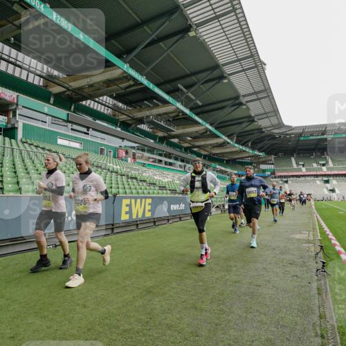 05.10.2025 - 20. swb-Marathon Bremen Michael Burmester http://msf.ph/oto/9224453 05.10.2025 10:34:49 Laufen im Stadion 7101, 7147, 7215, 9183, 9188, 9201, 9219, 9292, 9372, 9430, 9472, 9540, 9547, 9585, 9591, 9622, 9669, 9672, 9714, 9719, 9720, 9722, 9766, 9783, 9797, 9820, 9844, 9847, 9872, 9925, 9932, 9943, 9947, 9952, 9981, 10003, 10005, 10009, 10024, 10080, 10088, 10111, 10169, 10191, 10196, 10200, 10260, 10261, 10263, 10281, 10285, 10329, 10341, 10397, 10398, 10408, 10424, 10527, 10641, 10644, 10645, 10648, 10653, 10694, 10834, 10845, 10950, 10988, 9529 meine-sportfotos.de