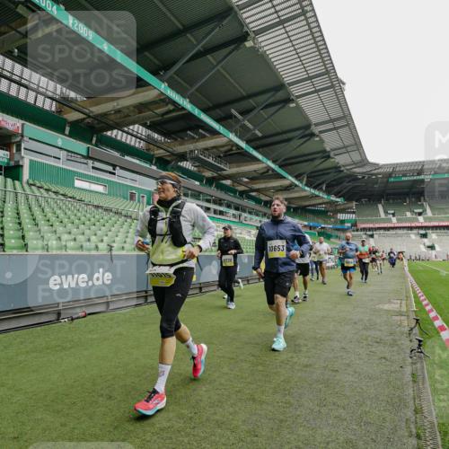 05.10.2025 - 20. swb-Marathon Bremen Michael Burmester http://msf.ph/oto/9224456 05.10.2025 10:34:50 Laufen im Stadion 7101, 7147, 7215, 9183, 9188, 9201, 9219, 9292, 9372, 9430, 9472, 9540, 9547, 9585, 9591, 9622, 9669, 9672, 9714, 9719, 9720, 9722, 9766, 9783, 9797, 9820, 9844, 9847, 9872, 9925, 9932, 9943, 9947, 9952, 9981, 10003, 10005, 10009, 10080, 10088, 10111, 10169, 10191, 10196, 10200, 10260, 10261, 10263, 10281, 10285, 10329, 10341, 10397, 10398, 10408, 10424, 10527, 10555, 10641, 10644, 10645, 10648, 10653, 10694, 10834, 10845, 10950, 10988, 9529 meine-sportfotos.de