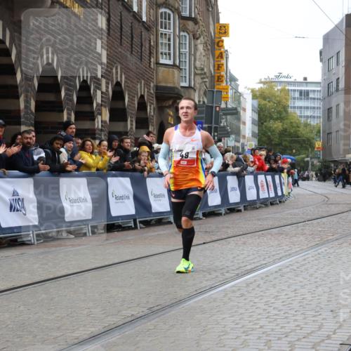 05.10.2025 - 20. swb-Marathon Bremen Strokosch-Dieckow http://msf.ph/oto/9224459 05.10.2025 12:12:25 Ziel 49 meine-sportfotos.de