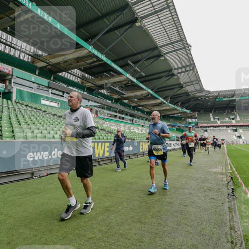 05.10.2025 - 20. swb-Marathon Bremen Michael Burmester http://msf.ph/oto/9224463 05.10.2025 10:34:52 Laufen im Stadion 7101, 7147, 7215, 9183, 9188, 9201, 9219, 9292, 9372, 9430, 9472, 9540, 9547, 9585, 9591, 9622, 9669, 9672, 9714, 9719, 9720, 9722, 9766, 9783, 9797, 9820, 9844, 9847, 9872, 9925, 9932, 9943, 9947, 9952, 9968, 9981, 10009, 10080, 10088, 10111, 10169, 10191, 10196, 10200, 10260, 10261, 10263, 10281, 10285, 10329, 10341, 10397, 10398, 10408, 10424, 10527, 10555, 10641, 10644, 10645, 10648, 10653, 10694, 10834, 10845, 10950, 10988 meine-sportfotos.de