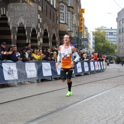 05.10.2025 - 20. swb-Marathon Bremen Strokosch-Dieckow http://msf.ph/oto/9224467 05.10.2025 12:12:25 Ziel 49 meine-sportfotos.de