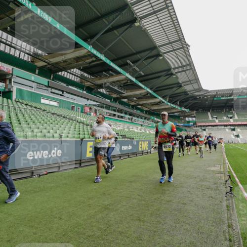 05.10.2025 - 20. swb-Marathon Bremen Michael Burmester http://msf.ph/oto/9224468 05.10.2025 10:34:54 Laufen im Stadion 7101, 7147, 7215, 9183, 9188, 9201, 9219, 9292, 9350, 9372, 9430, 9472, 9540, 9547, 9585, 9591, 9601, 9622, 9669, 9672, 9714, 9719, 9720, 9722, 9766, 9783, 9797, 9820, 9844, 9847, 9872, 9925, 9932, 9943, 9947, 9952, 9968, 9981, 10009, 10080, 10088, 10111, 10169, 10191, 10196, 10200, 10260, 10261, 10263, 10281, 10285, 10329, 10341, 10395, 10397, 10398, 10408, 10424, 10527, 10555, 10644, 10645, 10648, 10653, 10694, 10834, 10845, 10950, 10988 meine-sportfotos.de