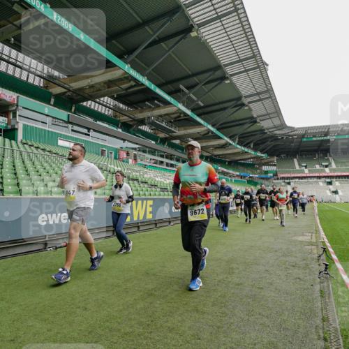 05.10.2025 - 20. swb-Marathon Bremen Michael Burmester http://msf.ph/oto/9224470 05.10.2025 10:34:55 Laufen im Stadion 7101, 7147, 7215, 9183, 9188, 9201, 9219, 9292, 9350, 9372, 9430, 9472, 9495, 9540, 9547, 9582, 9585, 9591, 9601, 9622, 9669, 9672, 9714, 9719, 9720, 9722, 9766, 9783, 9797, 9820, 9844, 9847, 9872, 9925, 9932, 9943, 9947, 9952, 9968, 9981, 10009, 10080, 10088, 10111, 10169, 10191, 10196, 10200, 10260, 10261, 10263, 10281, 10285, 10329, 10341, 10395, 10397, 10398, 10408, 10424, 10527, 10555, 10644, 10645, 10648, 10653, 10694, 10834, 10845, 10950, 10988 meine-sportfotos.de
