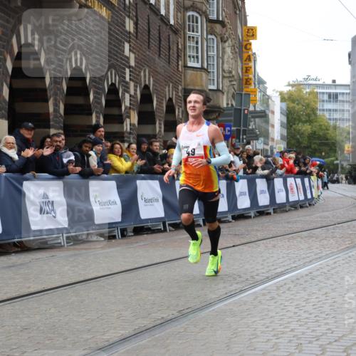 05.10.2025 - 20. swb-Marathon Bremen Strokosch-Dieckow http://msf.ph/oto/9224474 05.10.2025 12:12:25 Ziel 49 meine-sportfotos.de