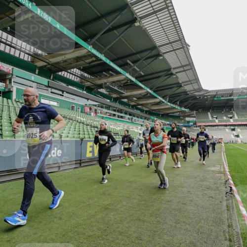 05.10.2025 - 20. swb-Marathon Bremen Michael Burmester http://msf.ph/oto/9224475 05.10.2025 10:34:58 Laufen im Stadion 7101, 7147, 7163, 7215, 9183, 9188, 9201, 9219, 9292, 9350, 9372, 9430, 9495, 9540, 9547, 9582, 9585, 9601, 9622, 9669, 9672, 9719, 9720, 9722, 9766, 9783, 9797, 9820, 9844, 9847, 9872, 9925, 9932, 9943, 9947, 9952, 9968, 9981, 10009, 10049, 10080, 10088, 10105, 10111, 10169, 10179, 10191, 10196, 10200, 10260, 10261, 10263, 10281, 10285, 10329, 10341, 10395, 10397, 10424, 10527, 10555, 10644, 10645, 10648, 10653, 10694, 10834, 10845, 10950, 10988, 7101, 9472, 9820 meine-sportfotos.de