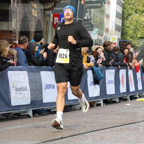 05.10.2025 - 20. swb-Marathon Bremen Strokosch-Dieckow http://msf.ph/oto/9224479 05.10.2025 10:47:52 Ziel 9929, 10089, 10266, 10929, 11187, 11628 meine-sportfotos.de