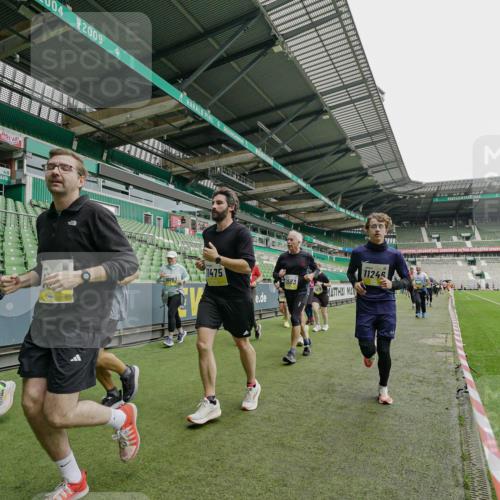 05.10.2025 - 20. swb-Marathon Bremen Michael Burmester http://msf.ph/oto/9224482 05.10.2025 10:35:00 Laufen im Stadion 7147, 7163, 7215, 9183, 9188, 9201, 9219, 9292, 9350, 9372, 9430, 9495, 9540, 9547, 9582, 9585, 9601, 9622, 9625, 9666, 9669, 9672, 9719, 9720, 9722, 9766, 9783, 9797, 9844, 9847, 9872, 9925, 9932, 9943, 9952, 9968, 9981, 10009, 10049, 10080, 10088, 10105, 10111, 10169, 10179, 10191, 10200, 10260, 10261, 10263, 10281, 10285, 10329, 10341, 10377, 10395, 10397, 10527, 10555, 10644, 10645, 10648, 10653, 10694, 10834, 10845, 10950, 10988, 7101, 9472, 9820 meine-sportfotos.de
