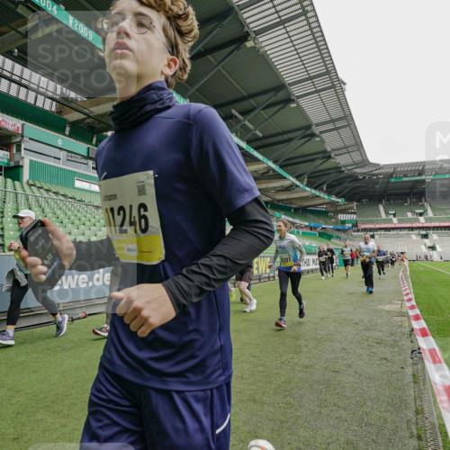 05.10.2025 - 20. swb-Marathon Bremen Michael Burmester http://msf.ph/oto/9224488 05.10.2025 10:35:01 Laufen im Stadion 7147, 7163, 7215, 9183, 9188, 9201, 9219, 9292, 9350, 9372, 9430, 9495, 9540, 9547, 9582, 9585, 9601, 9622, 9625, 9666, 9669, 9672, 9719, 9720, 9722, 9766, 9783, 9797, 9844, 9847, 9872, 9886, 9925, 9932, 9943, 9952, 9968, 9981, 10049, 10080, 10088, 10105, 10111, 10169, 10179, 10191, 10200, 10260, 10261, 10263, 10281, 10285, 10329, 10341, 10377, 10395, 10397, 10527, 10555, 10644, 10645, 10648, 10653, 10694, 10834, 10845, 10950, 10988, 7101, 9472, 9820 meine-sportfotos.de