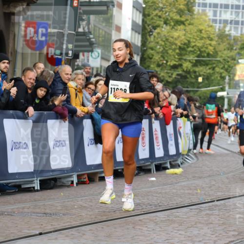 05.10.2025 - 20. swb-Marathon Bremen Strokosch-Dieckow http://msf.ph/oto/9224491 05.10.2025 10:47:53 Ziel 9929, 10089, 10266, 10929, 11187, 11628 meine-sportfotos.de